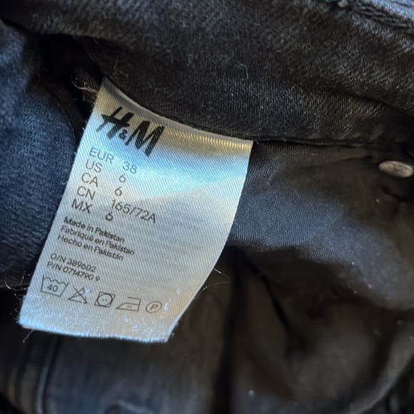 H&M Highwaisted Black Jeans - Picture 5 of 12